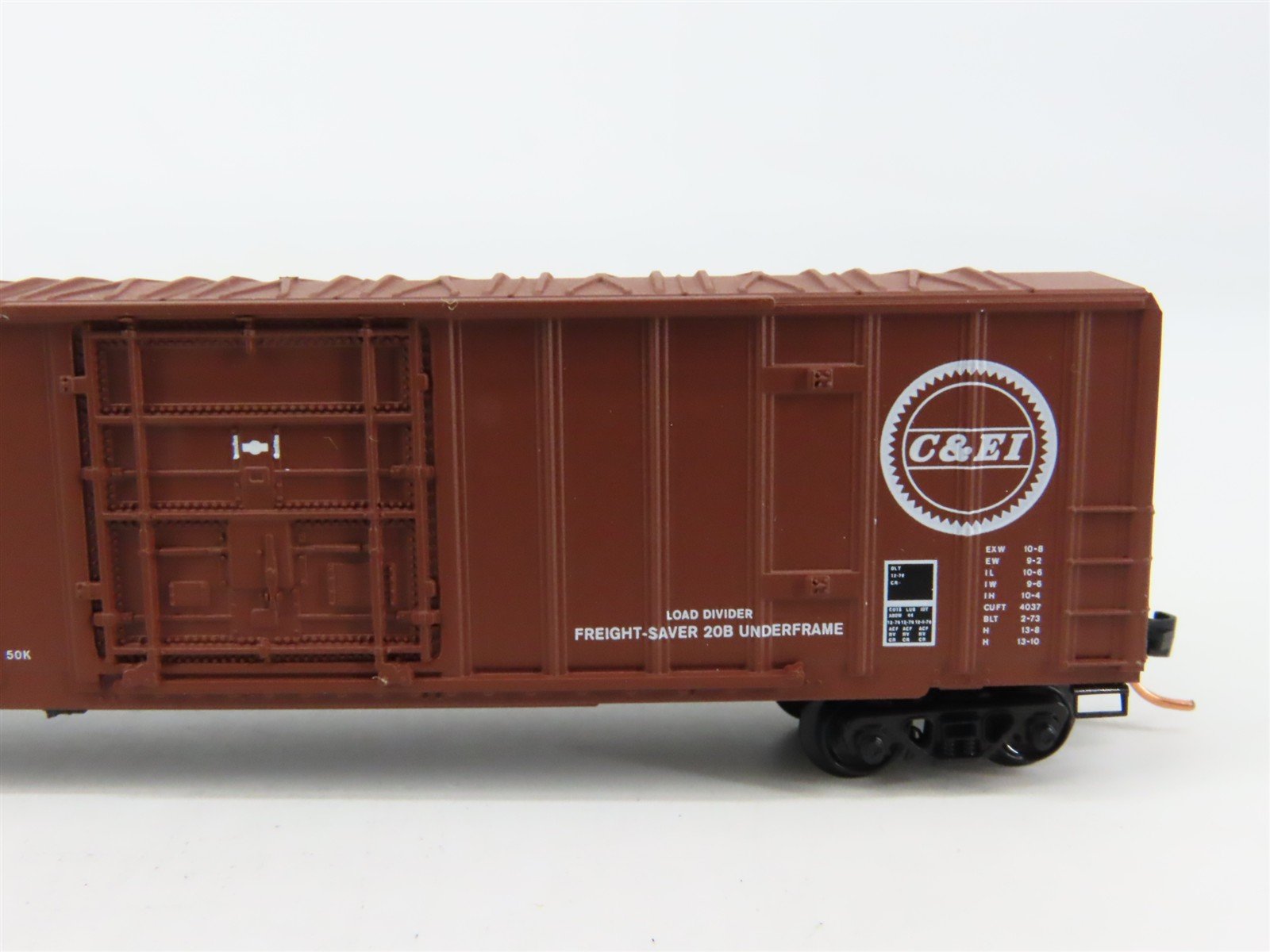 N Scale Micro-Trains 27030 C&EI Chicago & Eastern Illinois 50' Box Car RTR