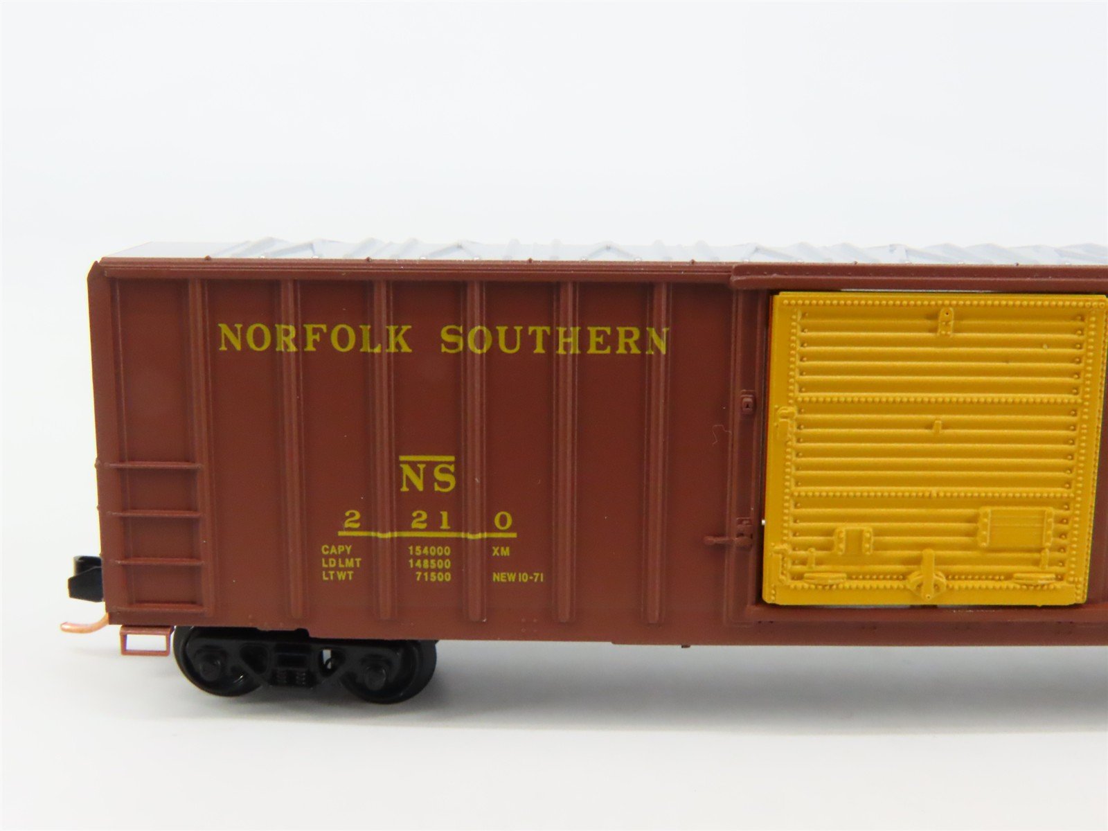 N Scale Micro-Trains 25660 NS Norfolk Southern 50' Box Car 2210 RTR
