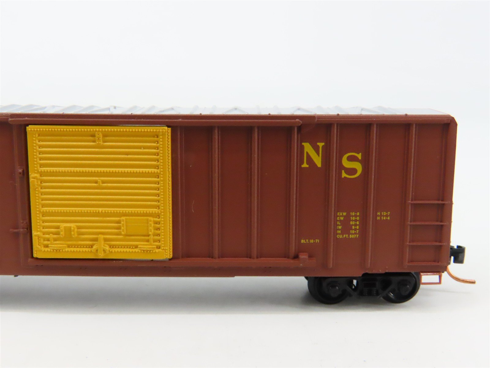N Scale Micro-Trains 25660 NS Norfolk Southern 50' Box Car 2210 RTR