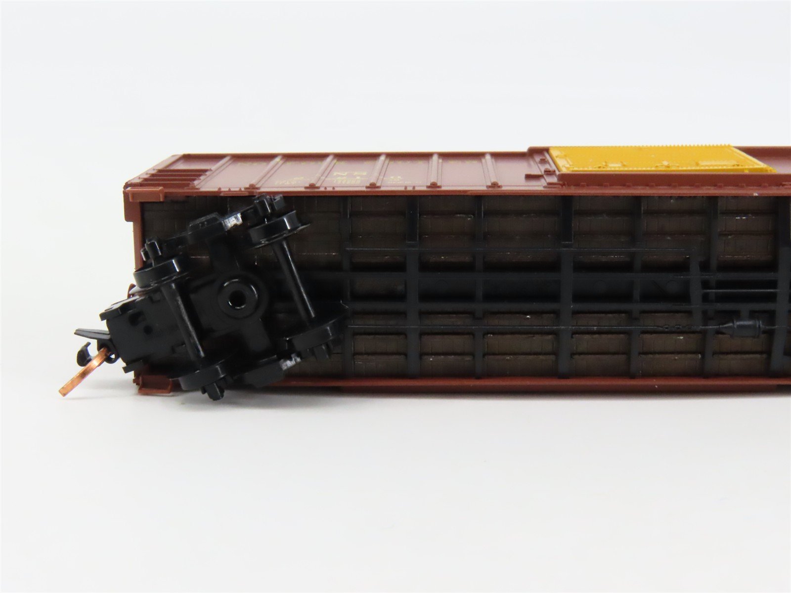 N Scale Micro-Trains 25660 NS Norfolk Southern 50' Box Car 2210 RTR