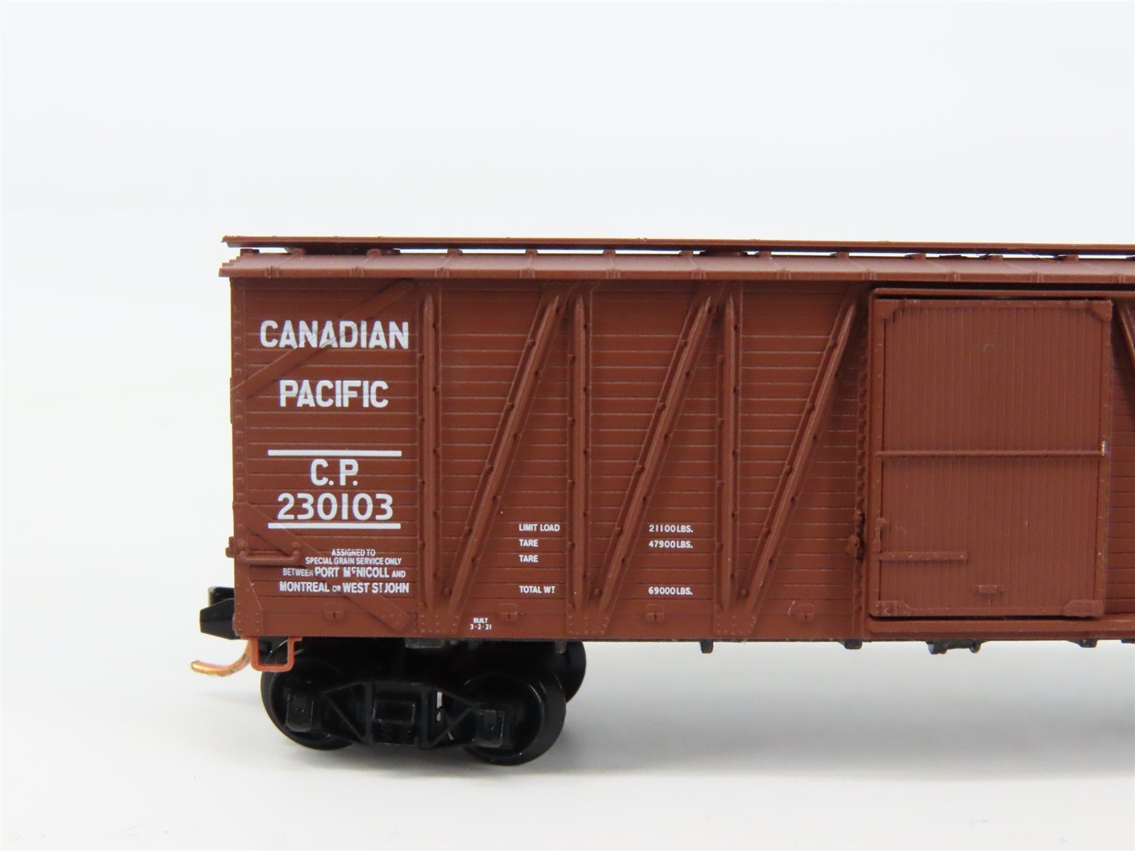 N Scale Micro-Trains 02800120 CP Canadian Pacific 40' Box Car 230103 RTR