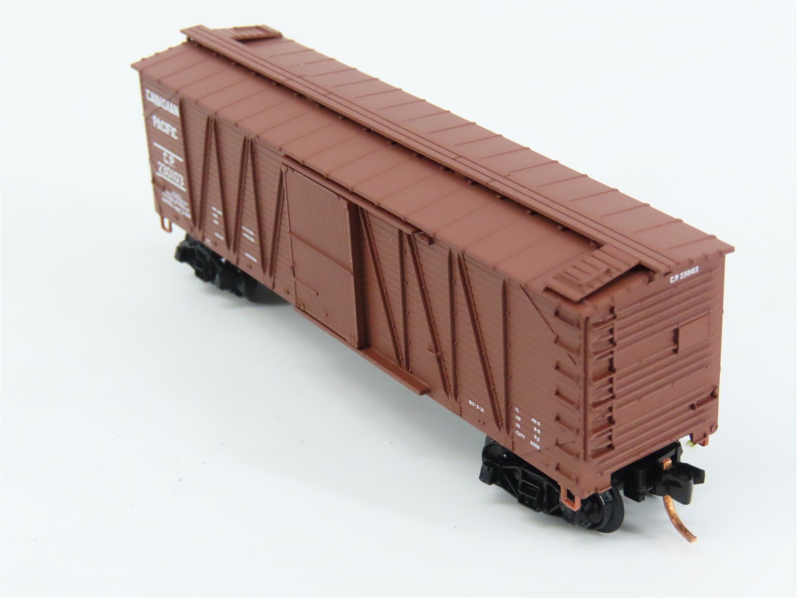 N Scale Micro-Trains 02800120 CP Canadian Pacific 40' Box Car 230103 RTR