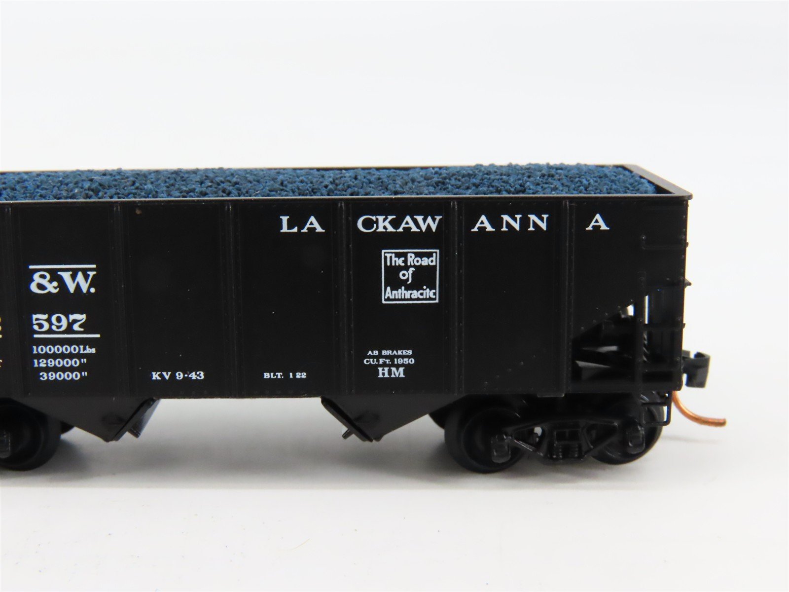 N Scale Micro-Trains 05600410 DL&W Delaware, Lackawanna & Western 33' Hopper RTR