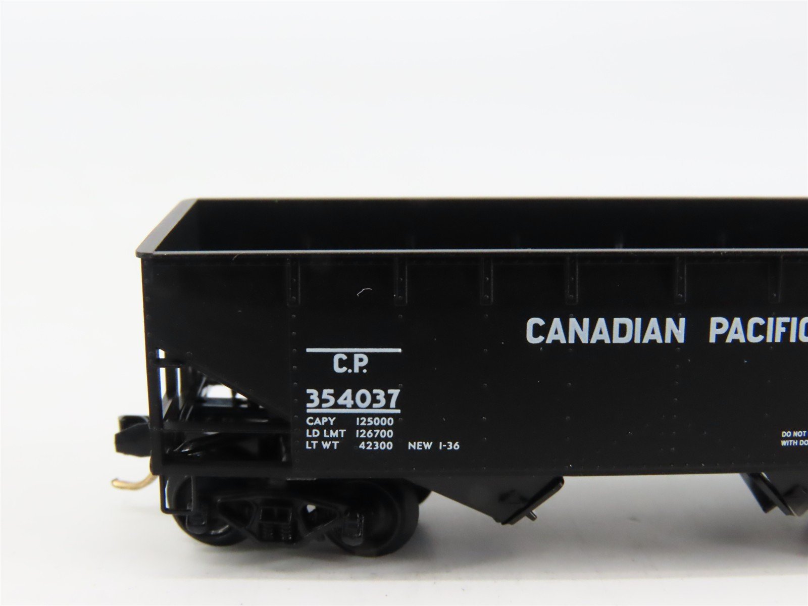 N Scale Micro-Trains 55150 CP Canadian Pacific 33' Hopper 354037 RTR