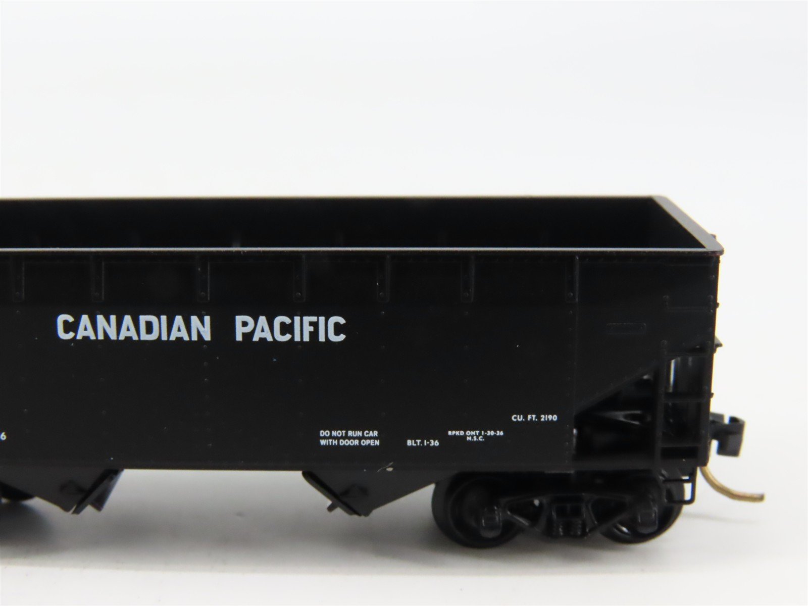 N Scale Micro-Trains 55150 CP Canadian Pacific 33' Hopper 354037 RTR