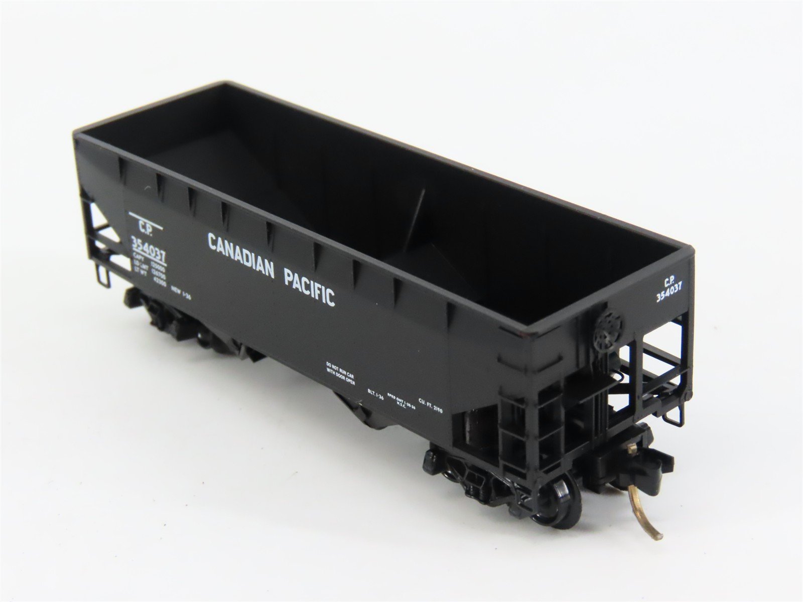 N Scale Micro-Trains 55150 CP Canadian Pacific 33' Hopper 354037 RTR
