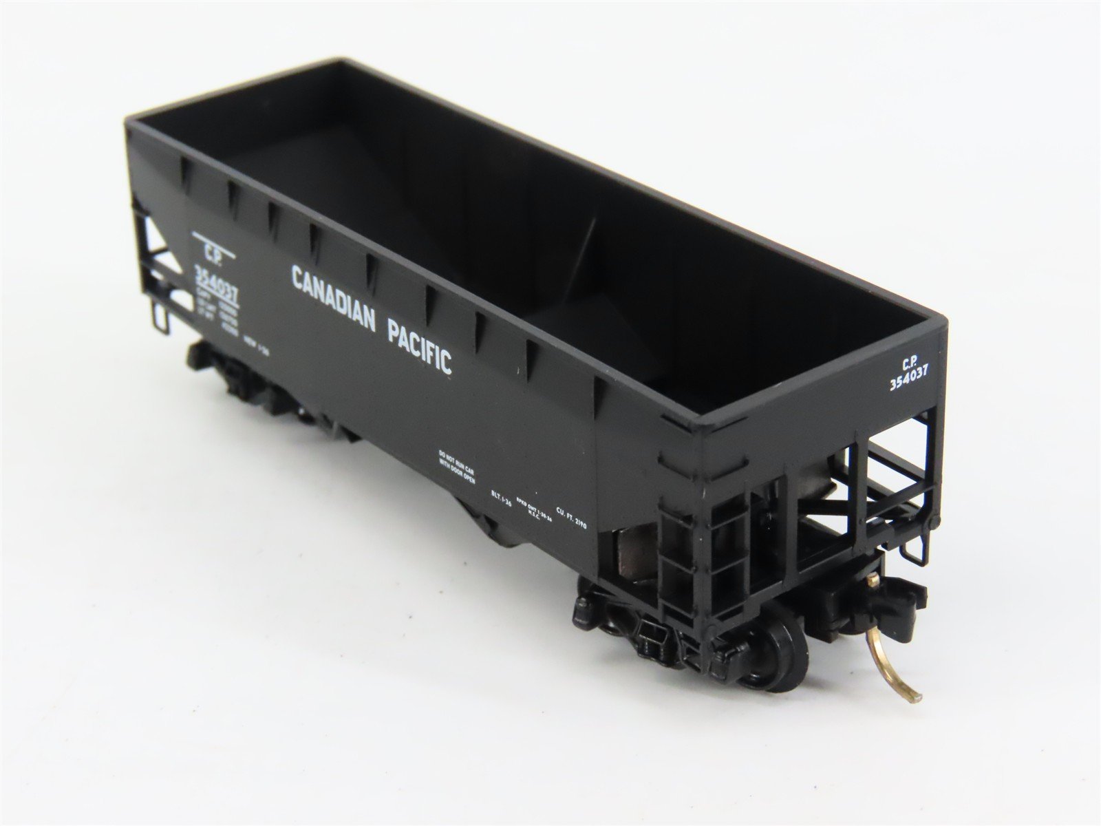 N Scale Micro-Trains 55150 CP Canadian Pacific 33' Hopper 354037 RTR