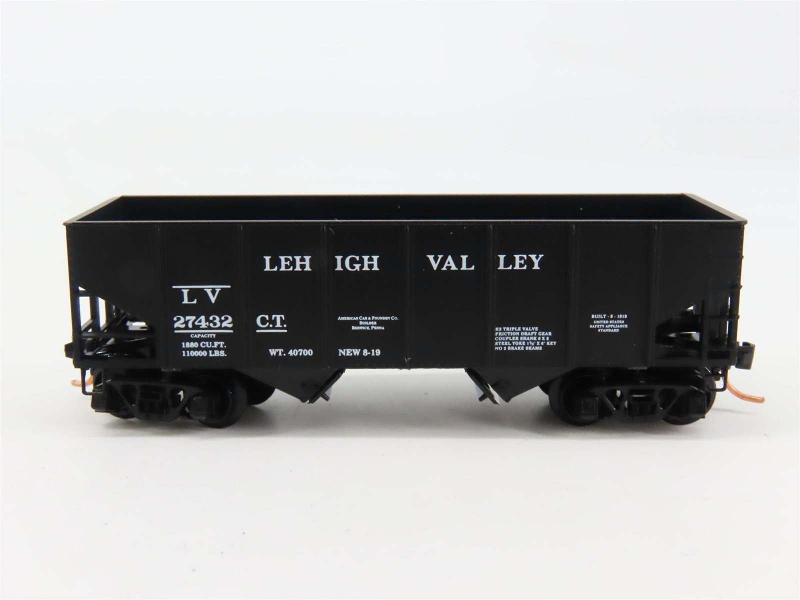 N Scale Micro-Trains 56330 LV Lehigh Valley 33' Hopper 27432 RTR