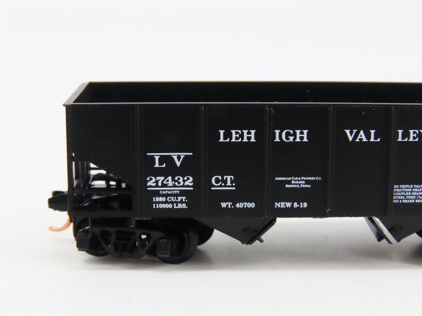 N Scale Micro-Trains 56330 LV Lehigh Valley 33' Hopper 27432 RTR