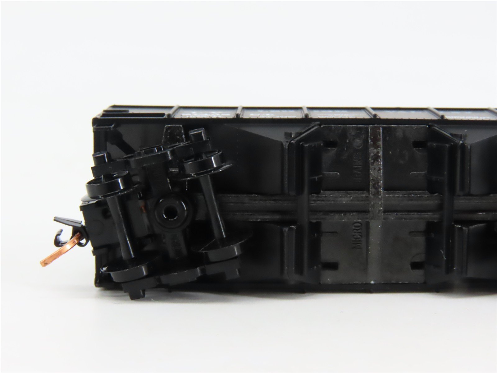 N Scale Micro-Trains 56330 LV Lehigh Valley 33' Hopper 27432 RTR