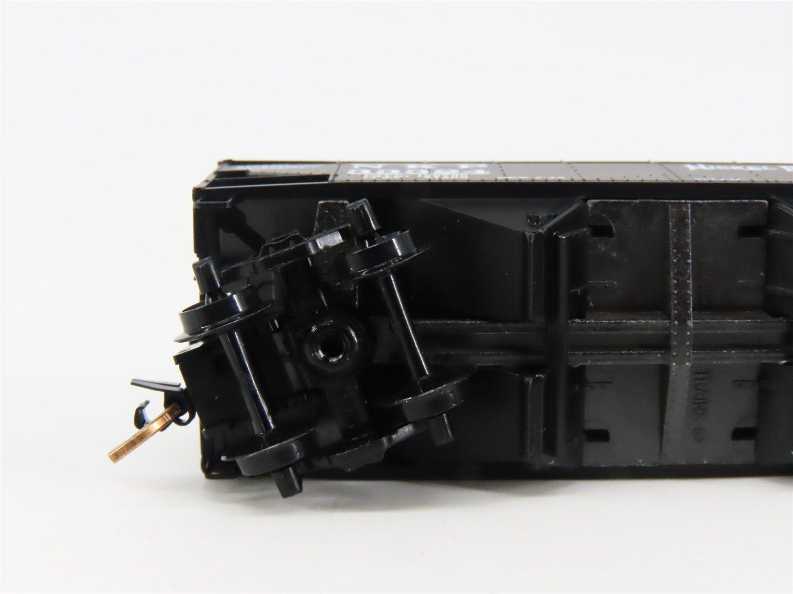 N Scale Micro-Trains 87020 NKP Nickel Plate Road 33' Hopper 33324 RTR