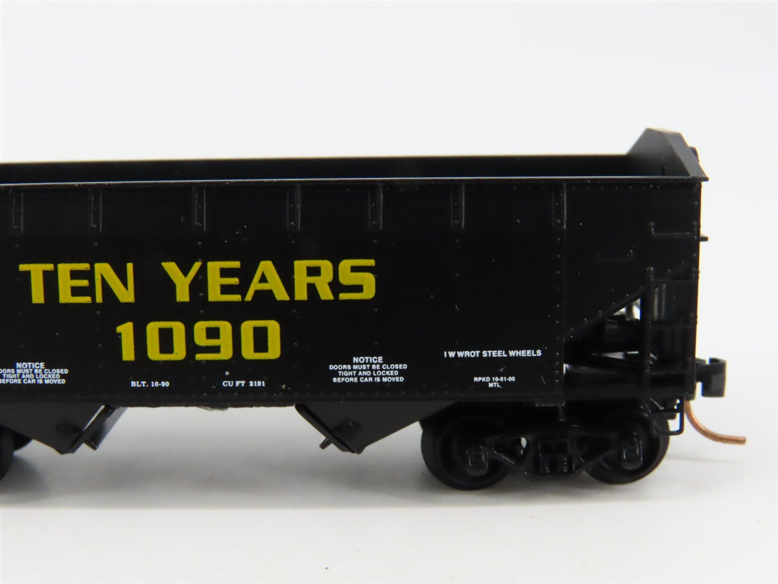N Scale Micro-Trains 90020 MTL Micro-Trains Line 33' Hopper 1090 RTR