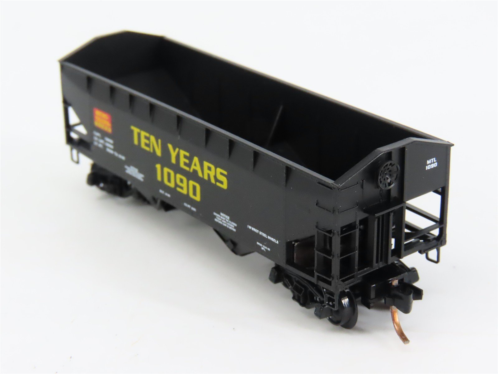 N Scale Micro-Trains 90020 MTL Micro-Trains Line 33' Hopper 1090 RTR