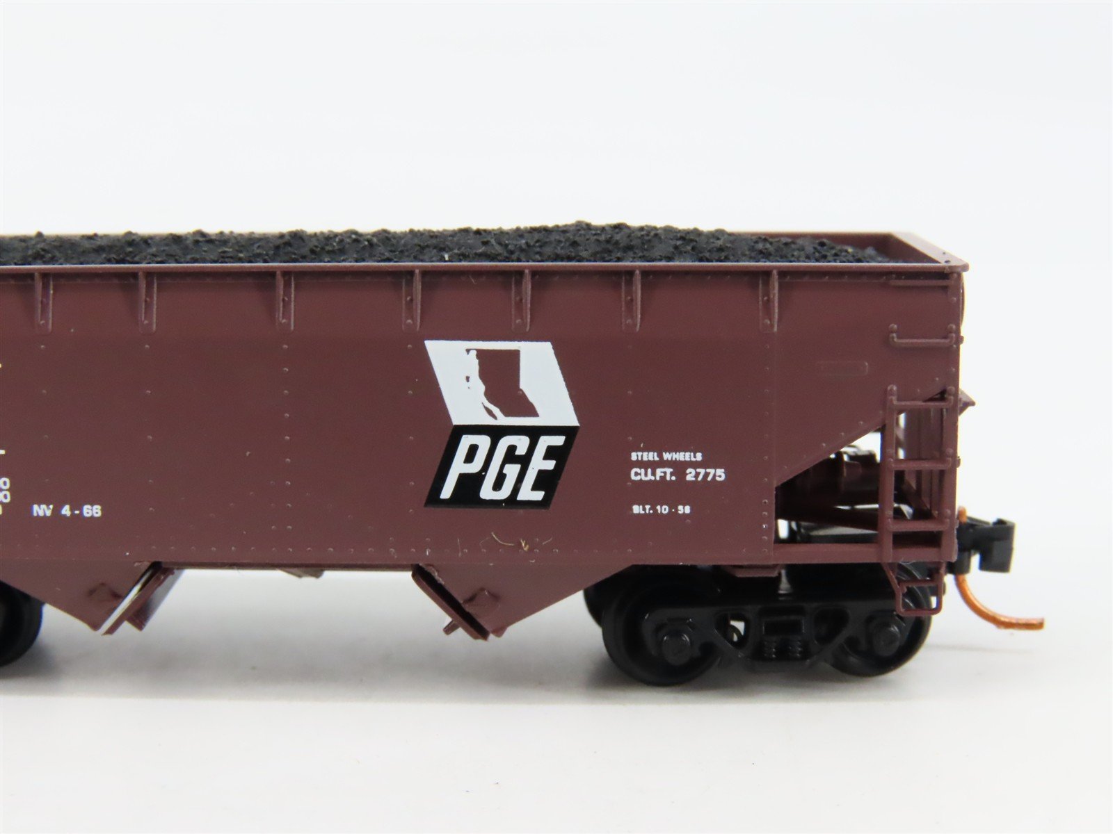 N Scale Micro-Trains 05500440 PGE Pacific Great Eastern 33' Hopper 261 RTR