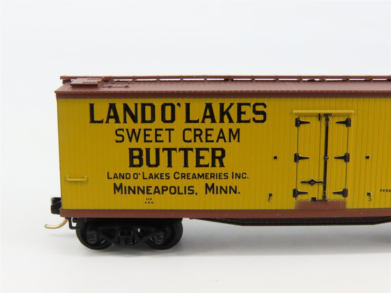 N Scale Micro-Trains 49460 URTX Union Refrigerator Transit Co. 40' Reefer RTR