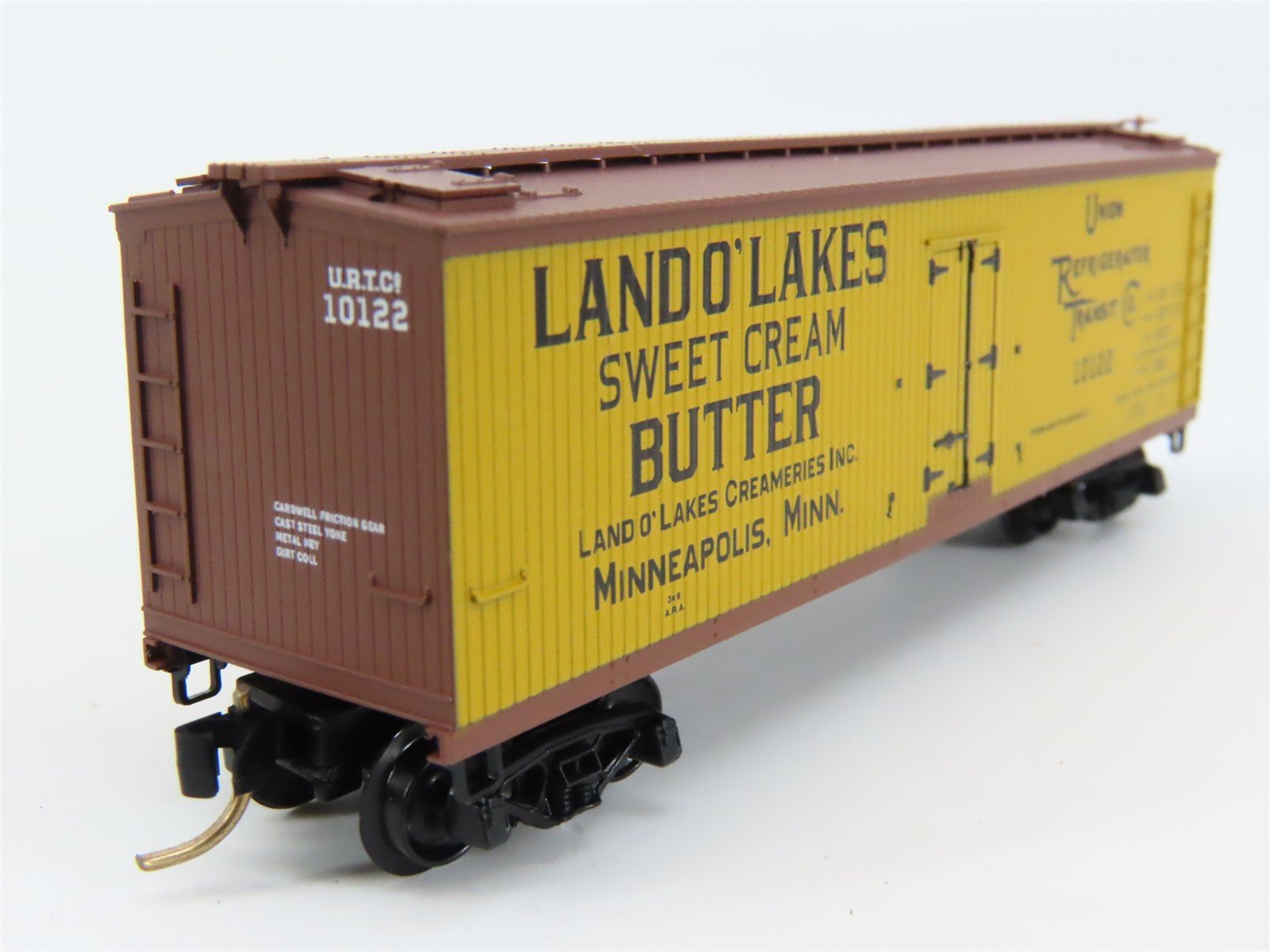 N Scale Micro-Trains 49460 URTX Union Refrigerator Transit Co. 40' Reefer RTR