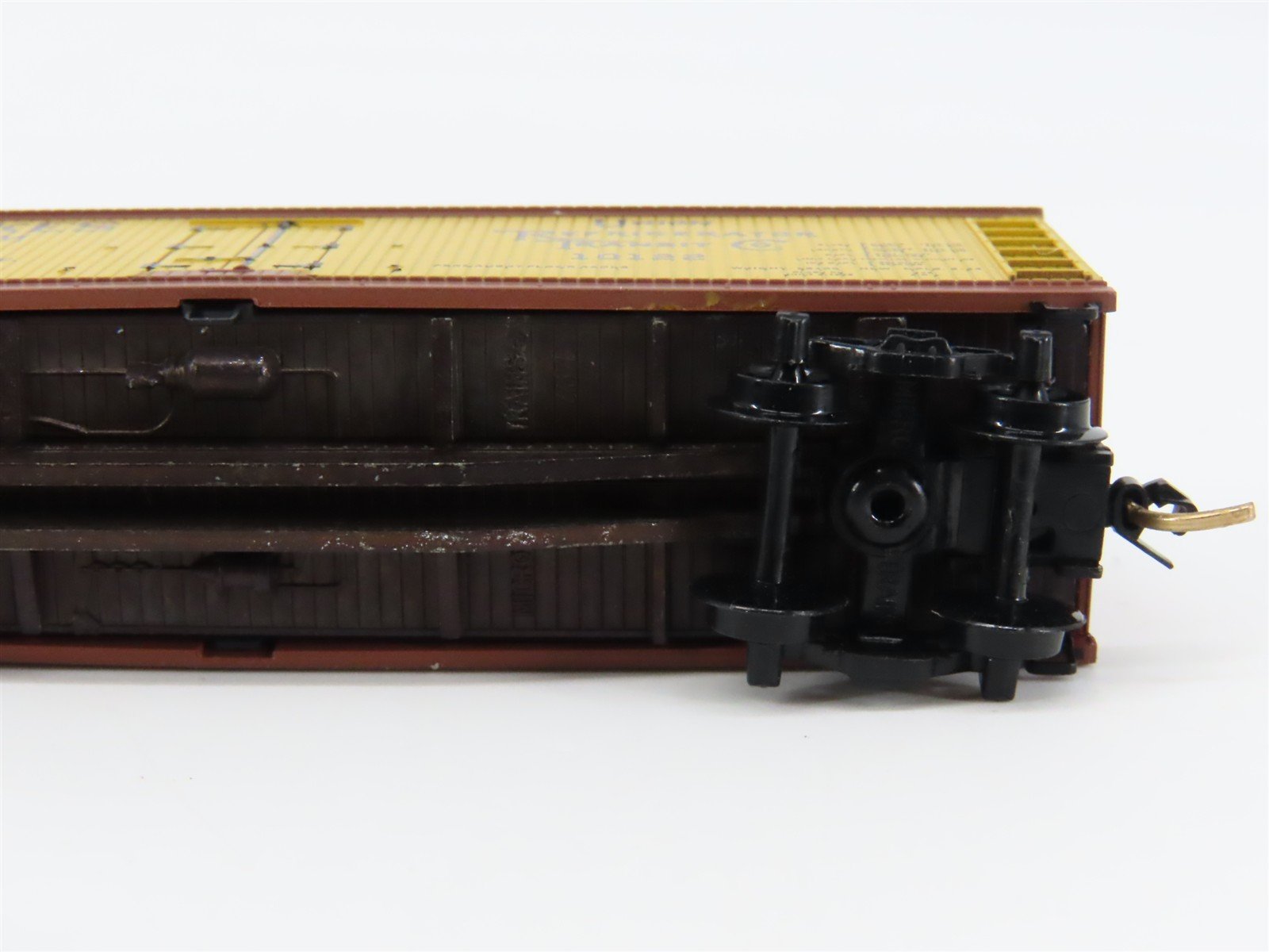 N Scale Micro-Trains 49460 URTX Union Refrigerator Transit Co. 40' Reefer RTR