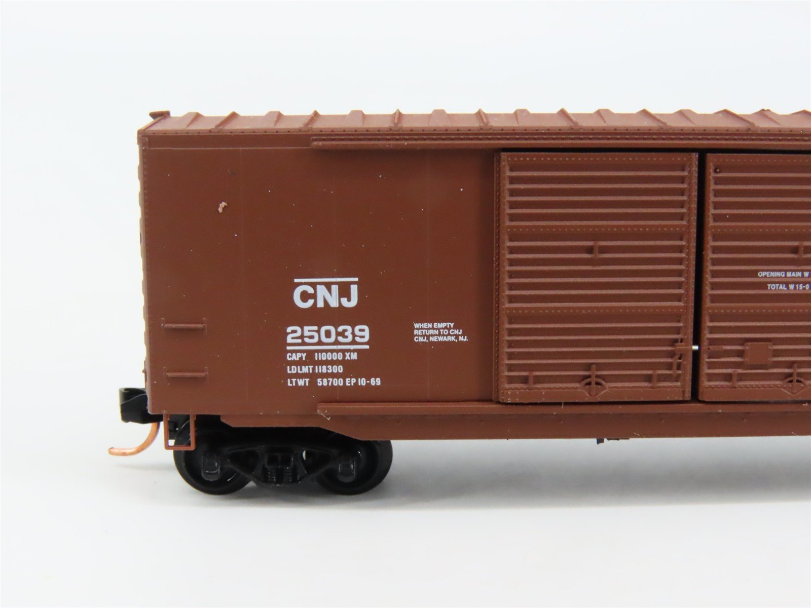 N Scale Micro-Trains 37040 CNJ Jersey Central Lines 50' Box Car 25039 RTR