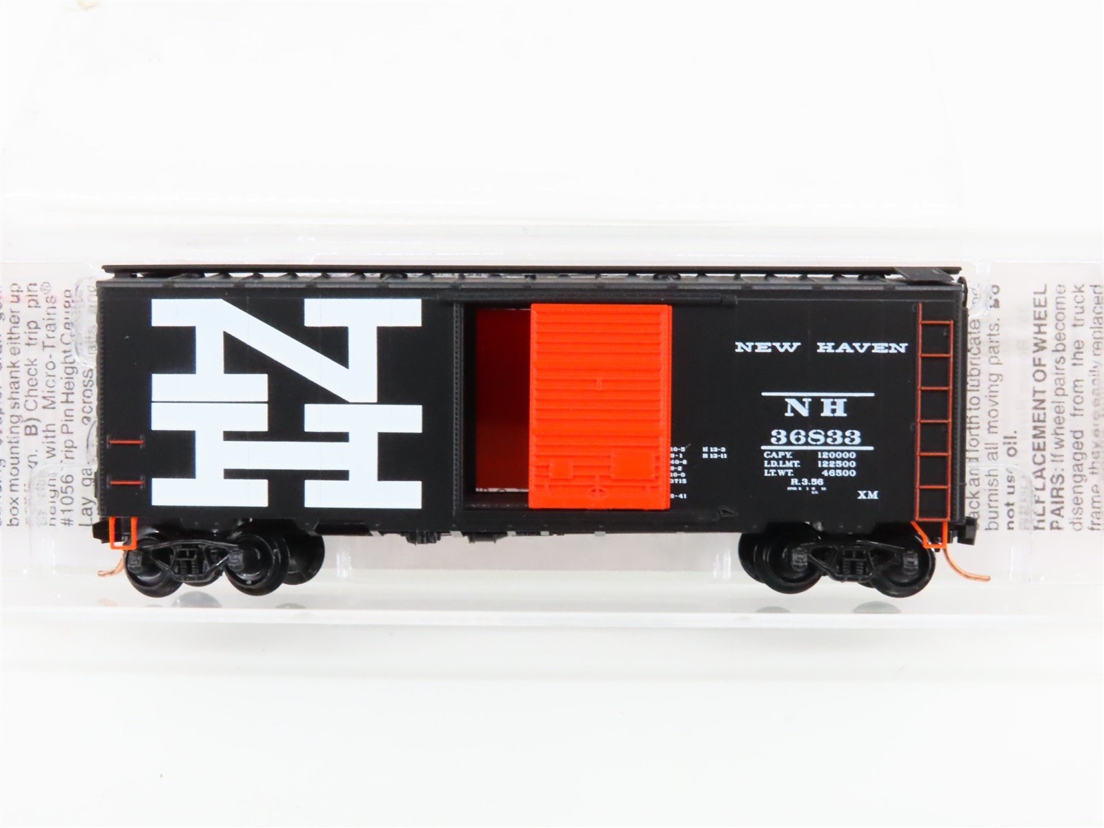 N Scale Micro-Trains 20556 NH New Haven 40' Box Car 36833 RTR