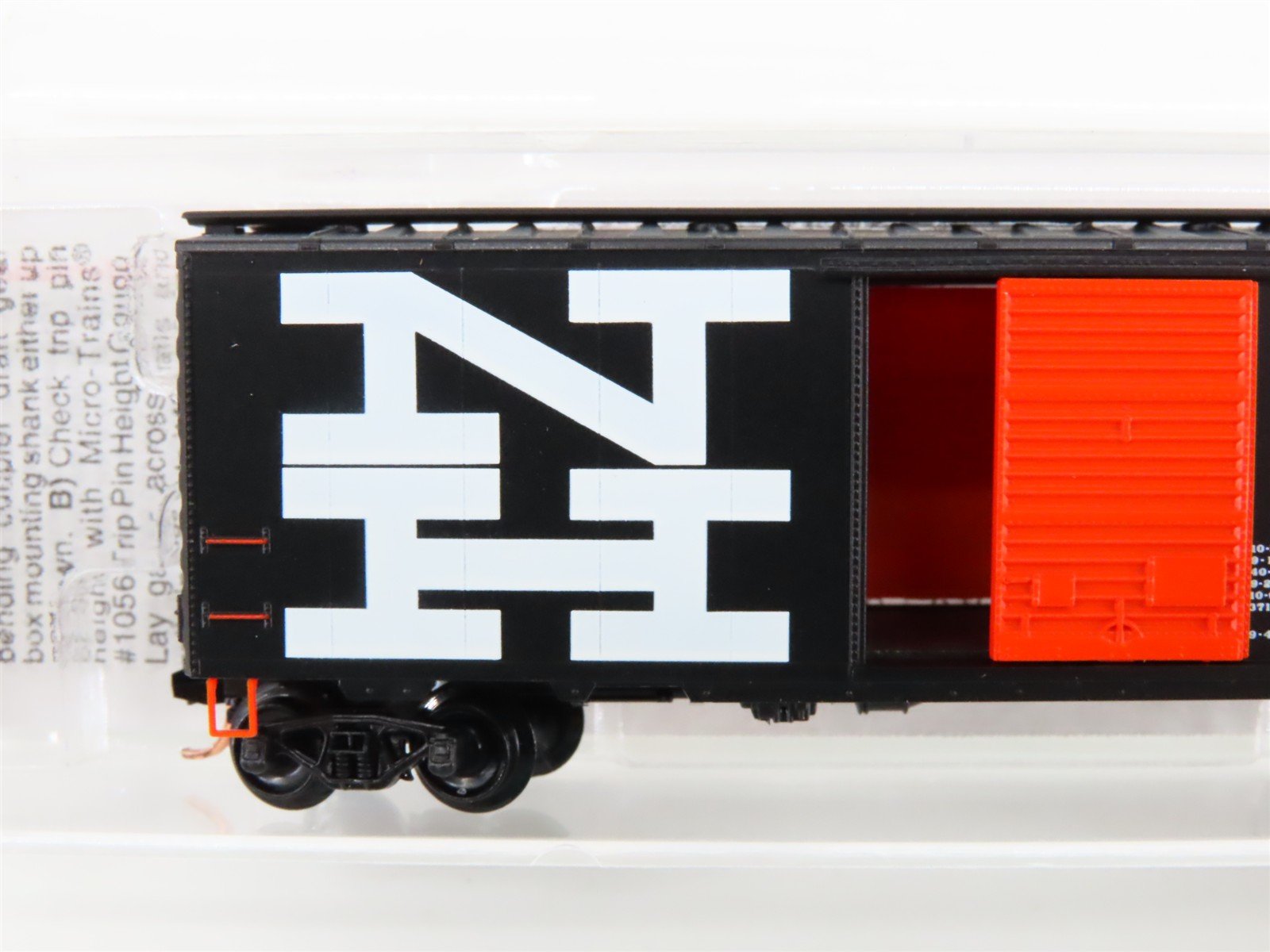 N Scale Micro-Trains 20556 NH New Haven 40' Box Car 36833 RTR