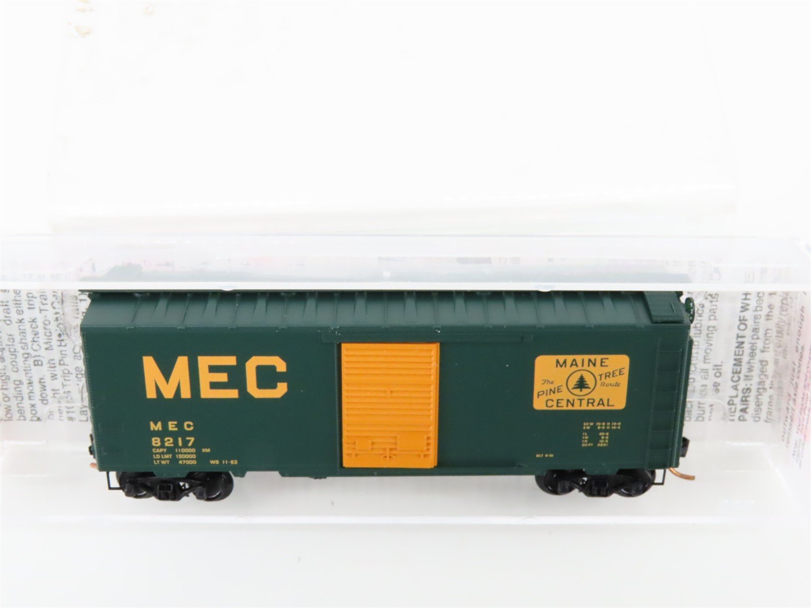 N Scale Micro-Trains 20220 MEC Maine Central 40' Box Car 8217 RTR