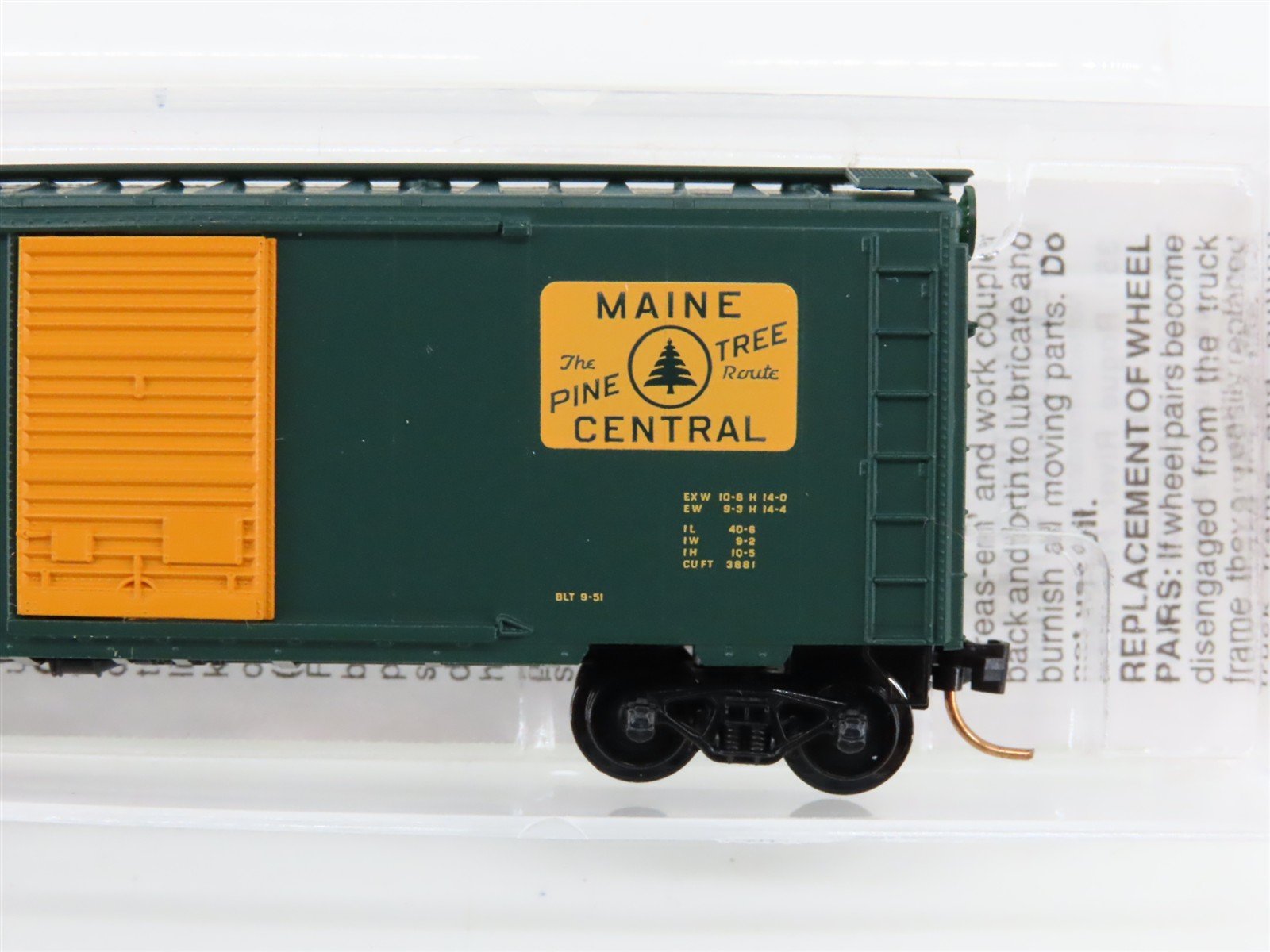 N Scale Micro-Trains 20220 MEC Maine Central 40' Box Car 8217 RTR