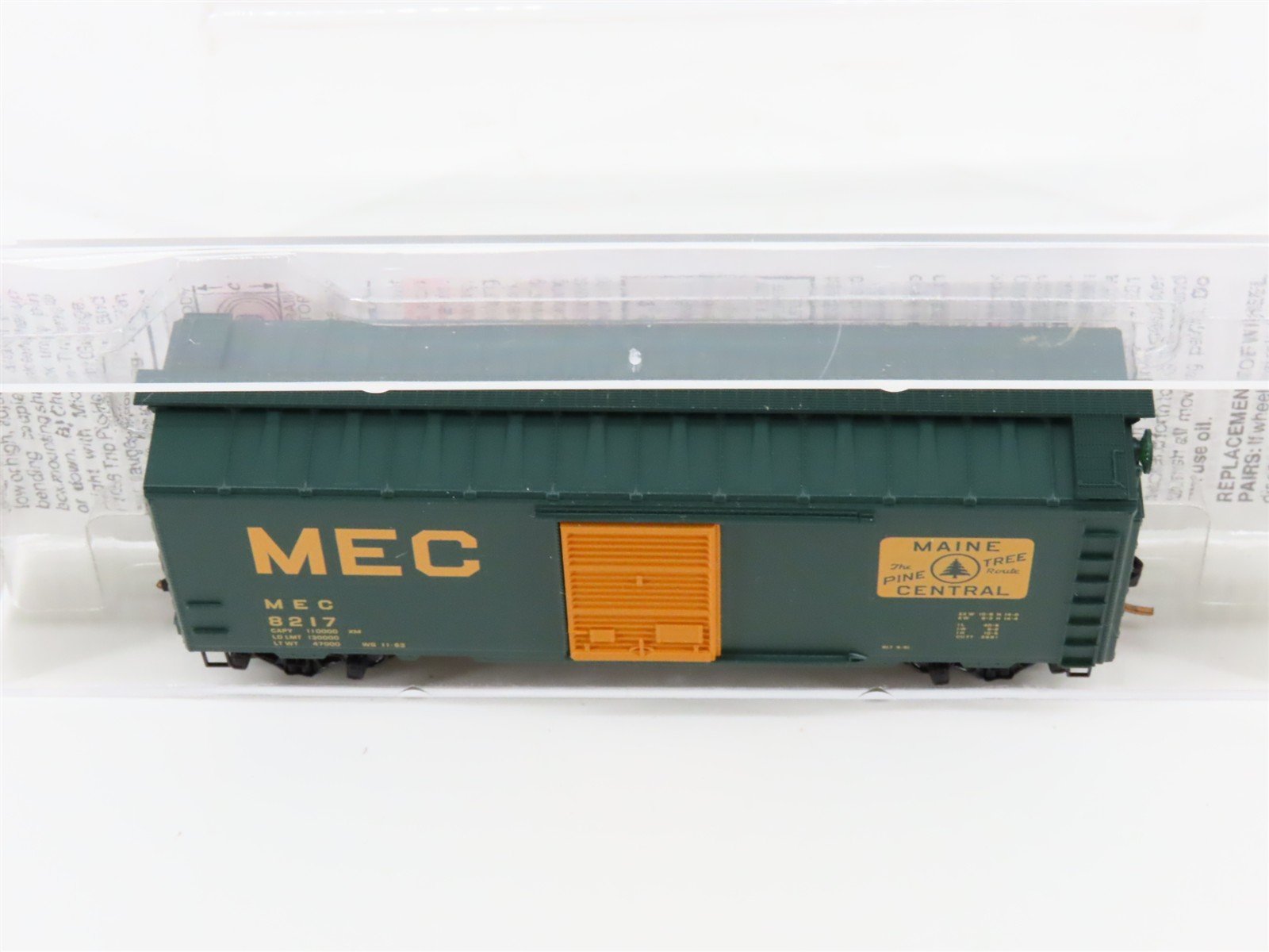 N Scale Micro-Trains 20220 MEC Maine Central 40' Box Car 8217 RTR
