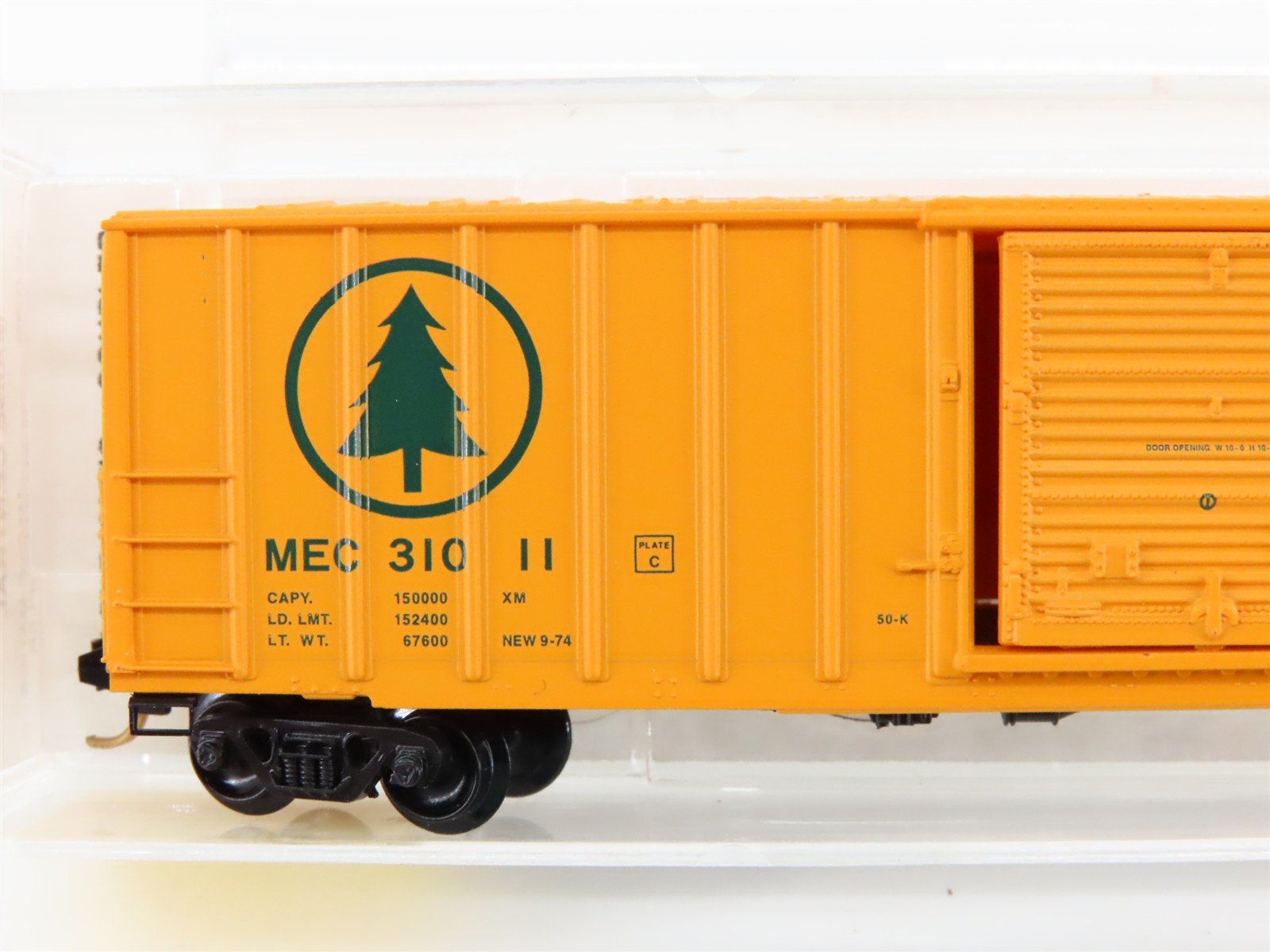 N Scale Micro-Trains 25020 MEC Maine Central 50' Box Car 31011 RTR