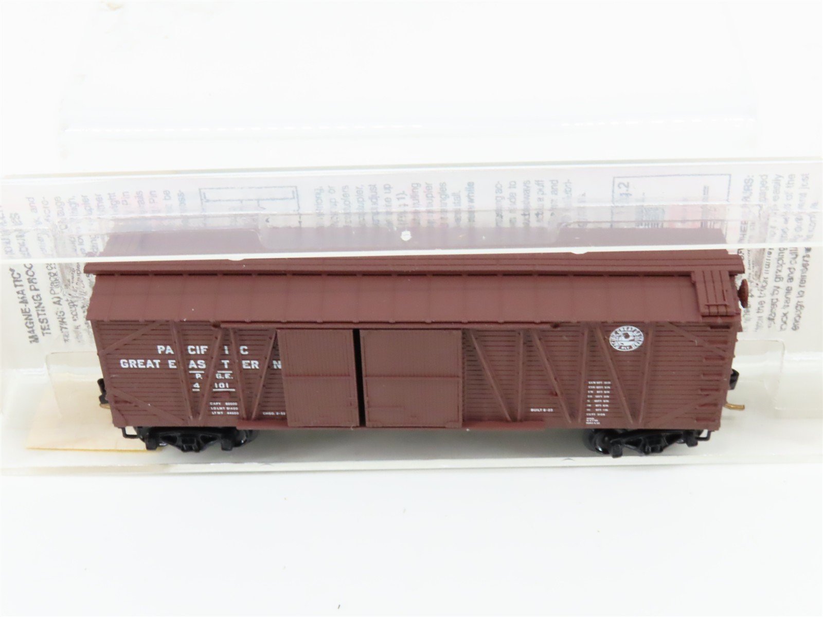 N Scale Micro-Trains 29080 PGE Pacific Great Eastern 40' Box Car 4101 RTR