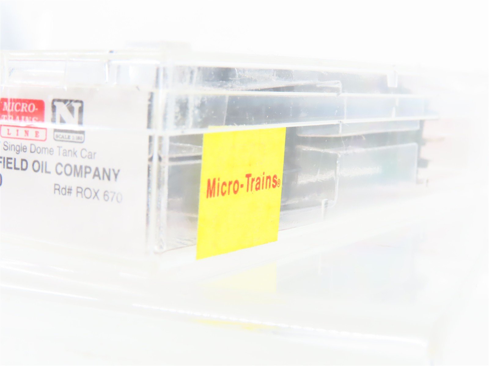 N Scale Micro-Trains 65430 ROX Richfield Oil Company 39' Tank Car 670 RTR