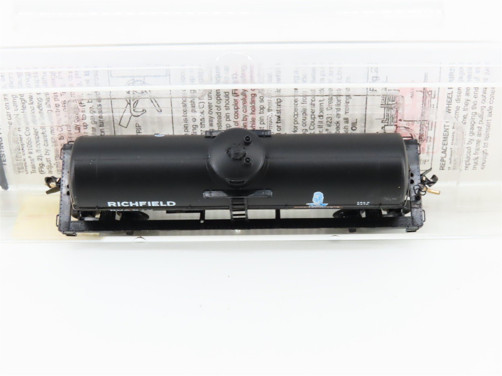N Scale Micro-Trains 65430 ROX Richfield Oil Company 39' Tank Car 670 RTR