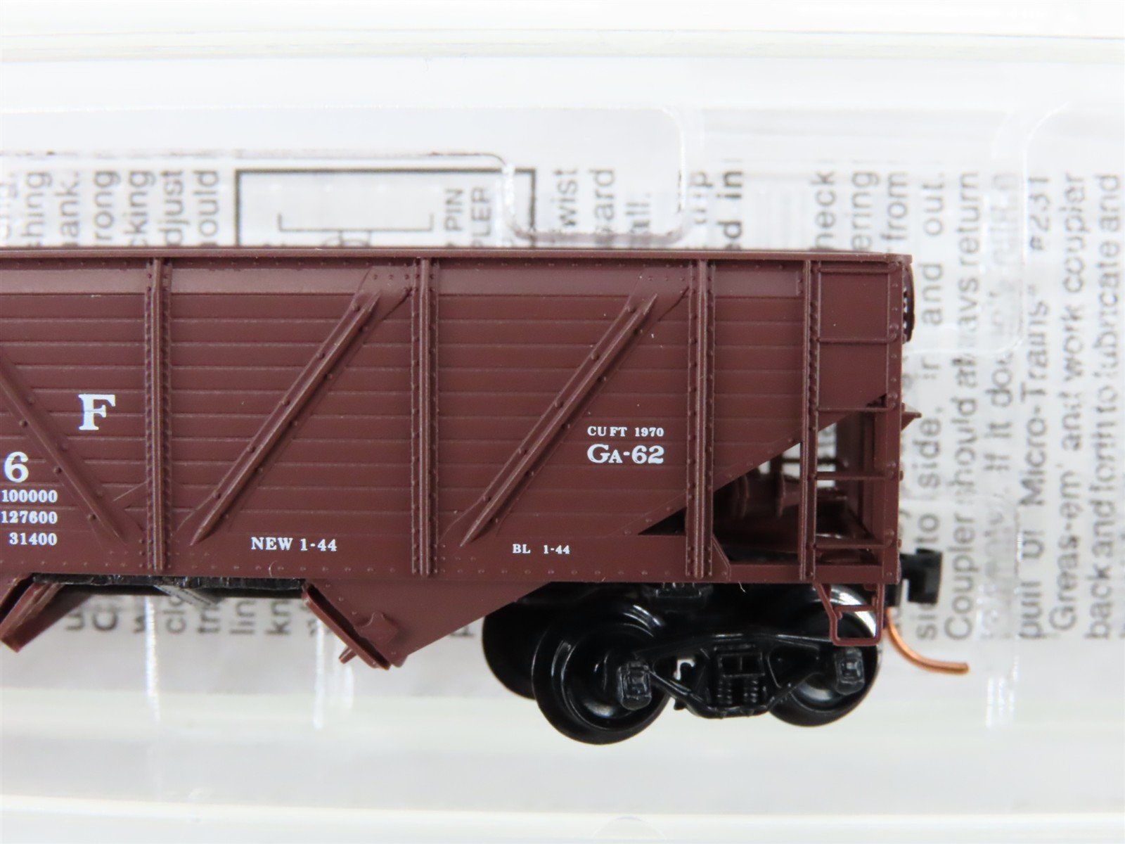 N Scale Micro-Trains 57010 ATSF Santa Fe 33' Hopper 180736 RTR