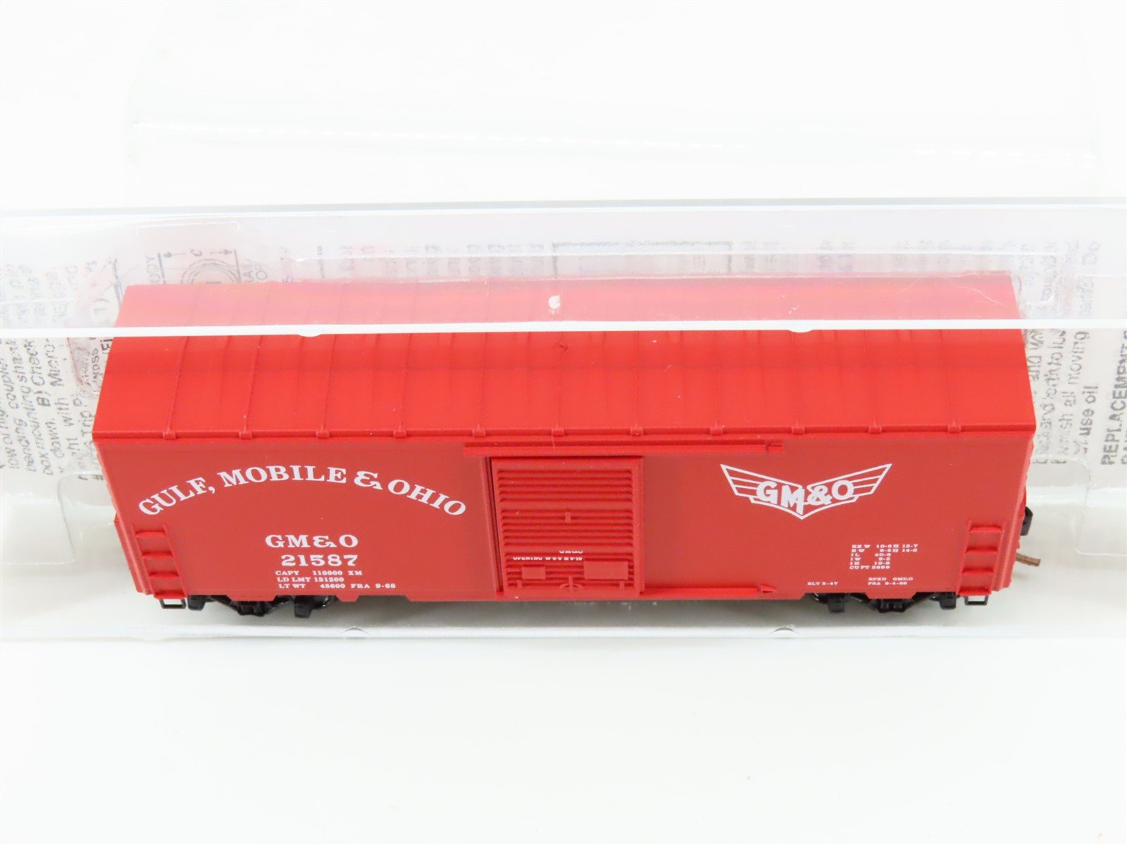 N Scale Micro-Trains 24240 GM&O Gulf, Mobile & Ohio 40' Box Car 21587 RTR