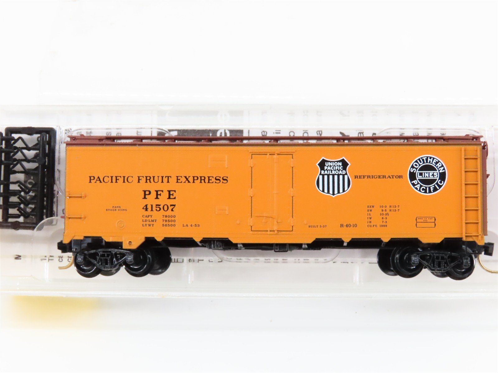N Scale Micro-Trains 59520 PFE Pacific Fruit Express 40' Reefer 41507 RTR