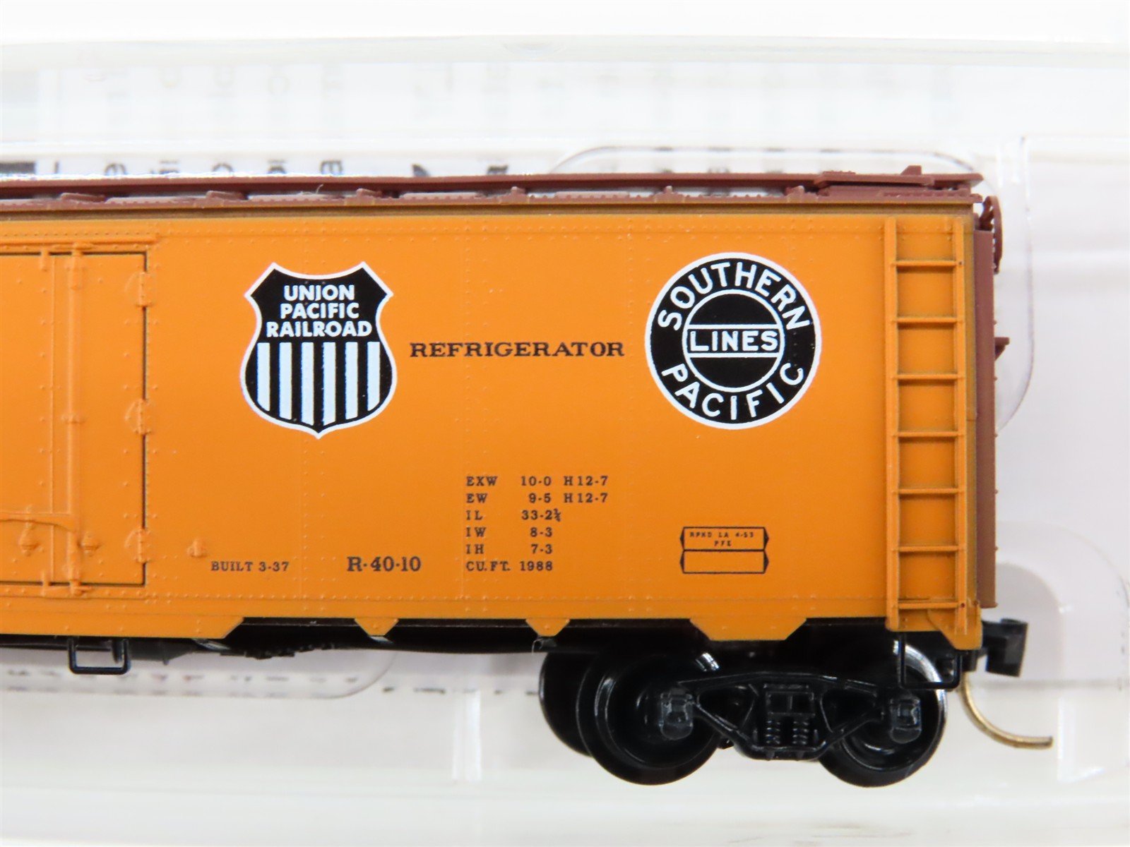 N Scale Micro-Trains 59520 PFE Pacific Fruit Express 40' Reefer 41507 RTR