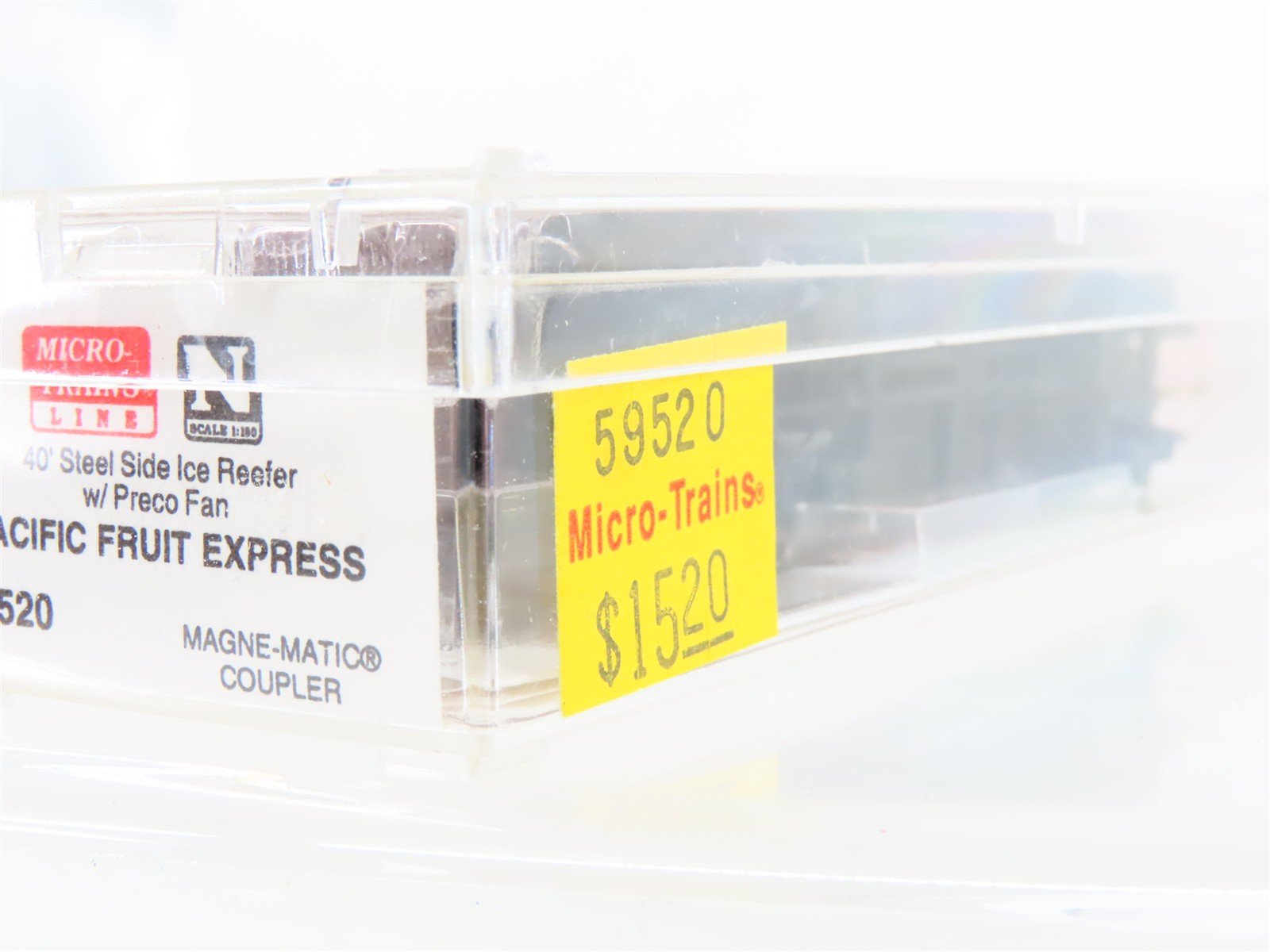 N Scale Micro-Trains 59520 PFE Pacific Fruit Express 40' Reefer 41507 RTR