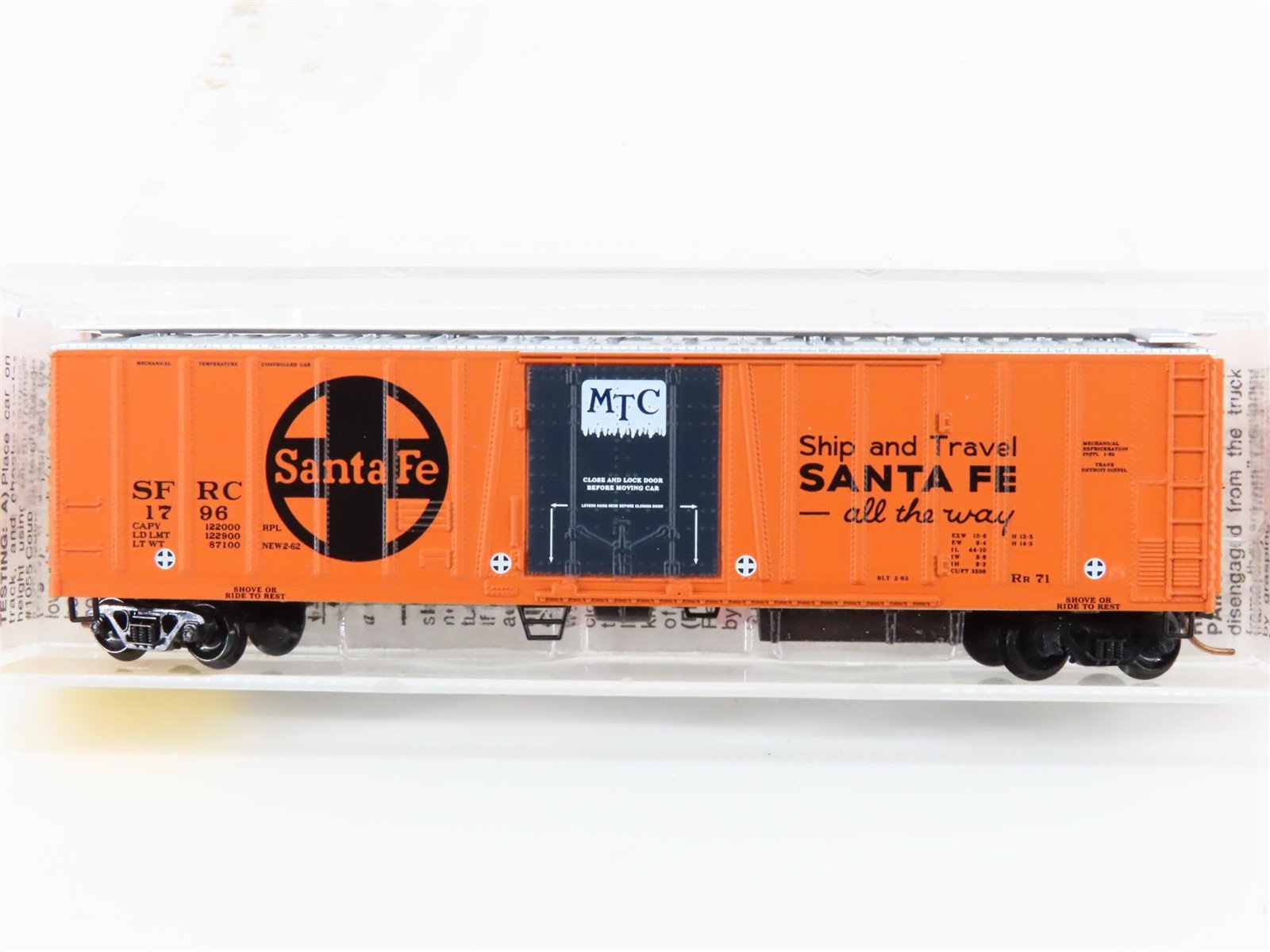 N Scale Micro-Trains 70070 ATSF Santa Fe 51' Reefer 1796 RTR