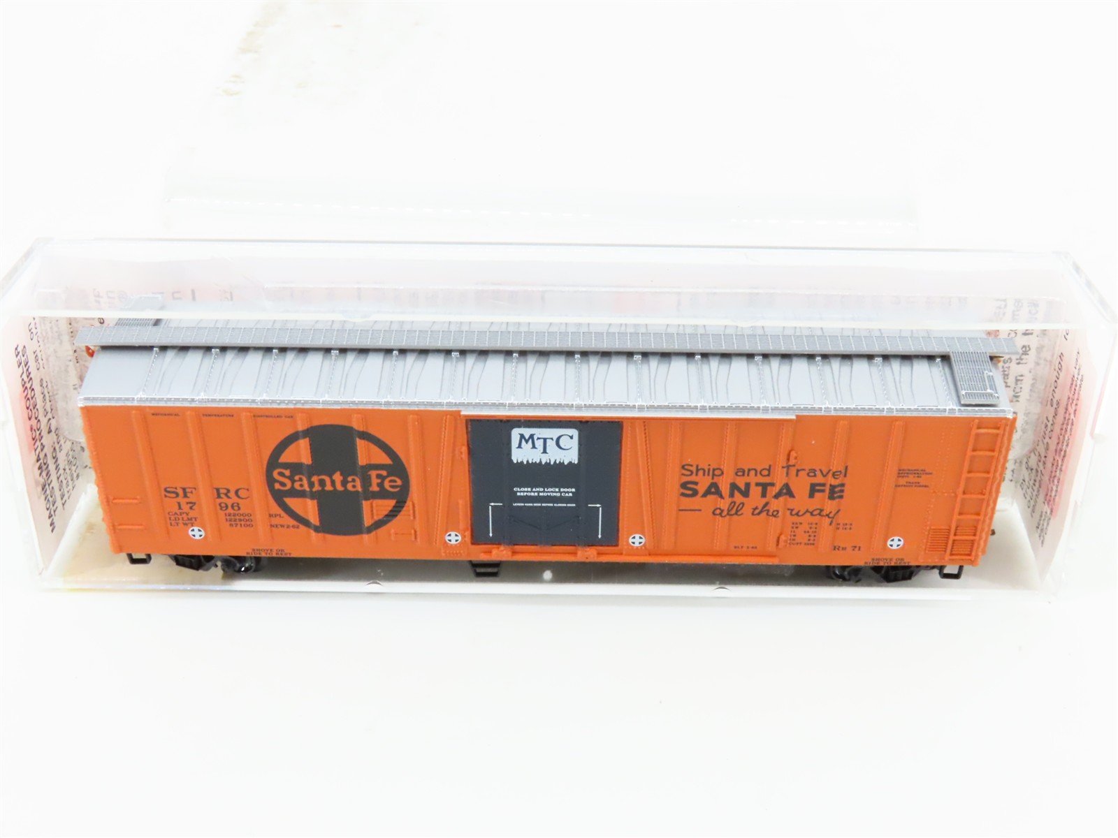 N Scale Micro-Trains 70070 ATSF Santa Fe 51' Reefer 1796 RTR