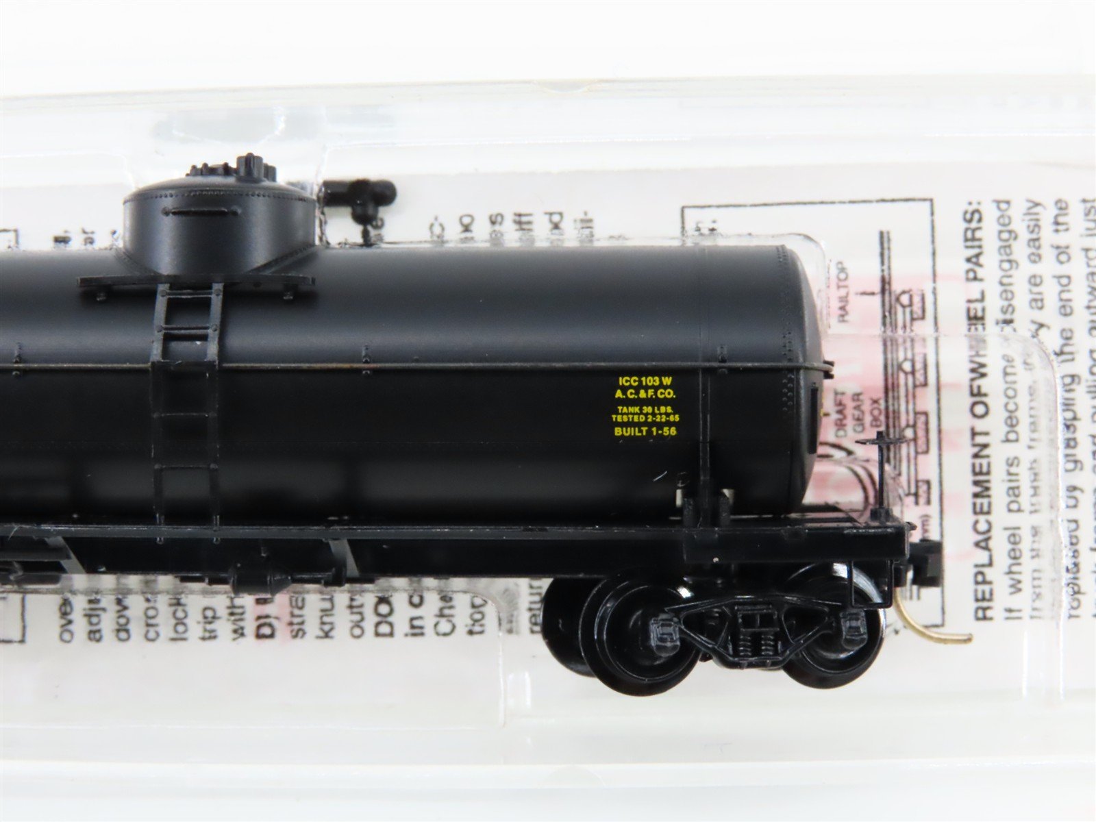 N Scale Micro-Trains 65410 CGW Chicago Great Western 39' Tank Car 283 RTR