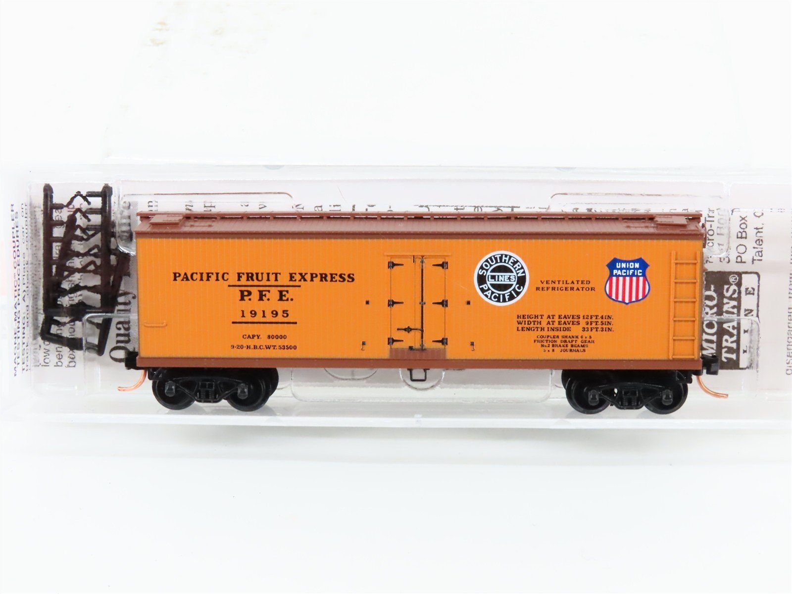 N Scale Micro-Trains MTL 47060 SP UP PFE Pacific Fruit Express 40' Reefer #19195