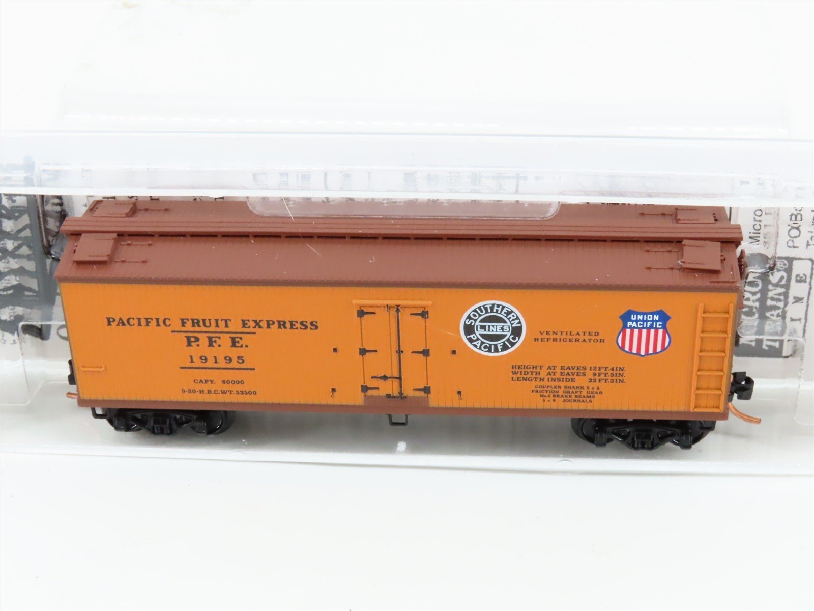 N Scale Micro-Trains MTL 47060 SP UP PFE Pacific Fruit Express 40' Reefer #19195
