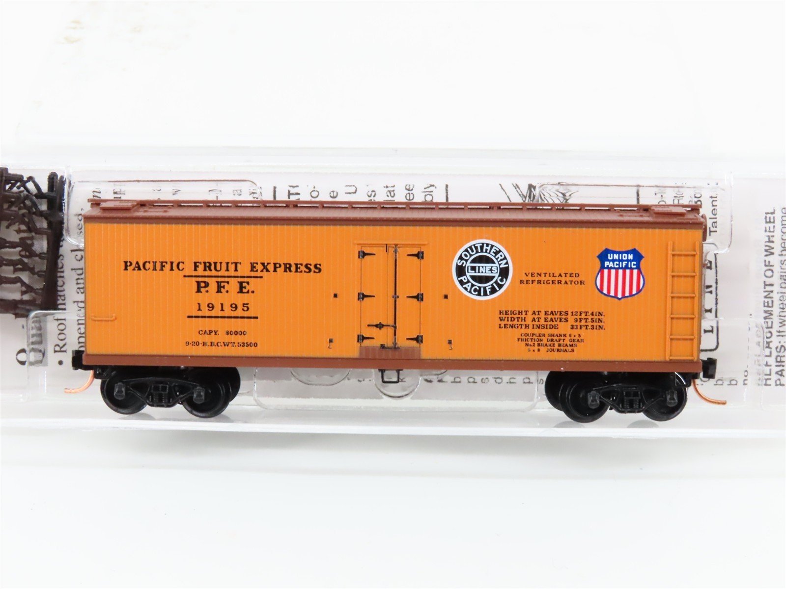 N Scale Micro-Trains MTL 47060 SP UP PFE Pacific Fruit Express 40' Reefer #19195