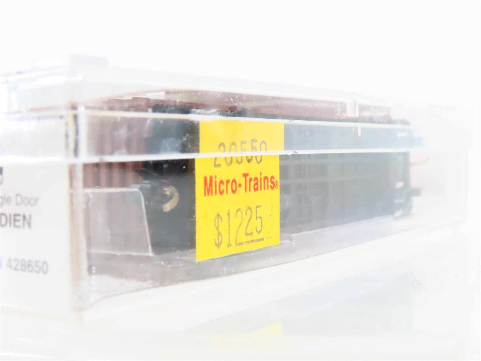 N Scale Micro-Trains MTL 20550 CN Canadian National 40' Box Car #428650