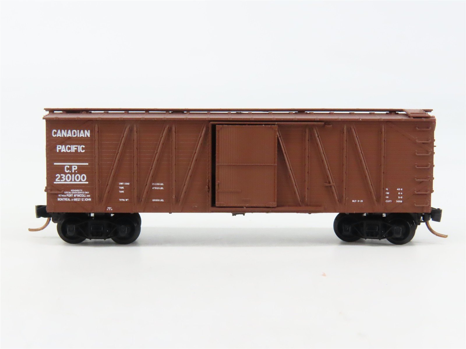 N Scale Micro-Trains 28120 CP Canadian Pacific 40' Box Car 230100 RTR