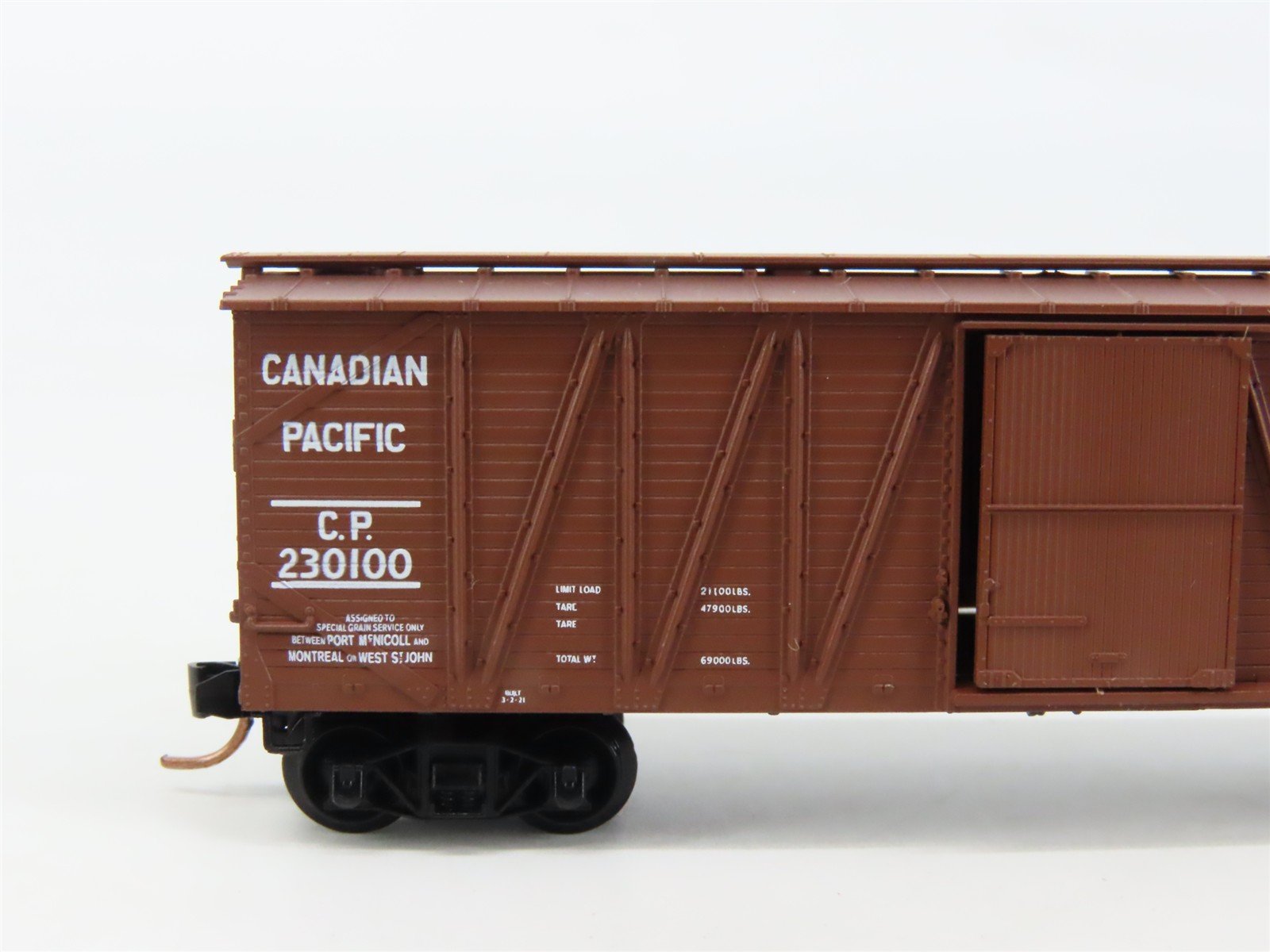 N Scale Micro-Trains 28120 CP Canadian Pacific 40' Box Car 230100 RTR