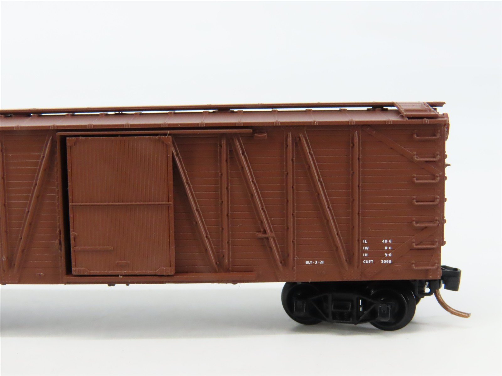 N Scale Micro-Trains 28120 CP Canadian Pacific 40' Box Car 230100 RTR