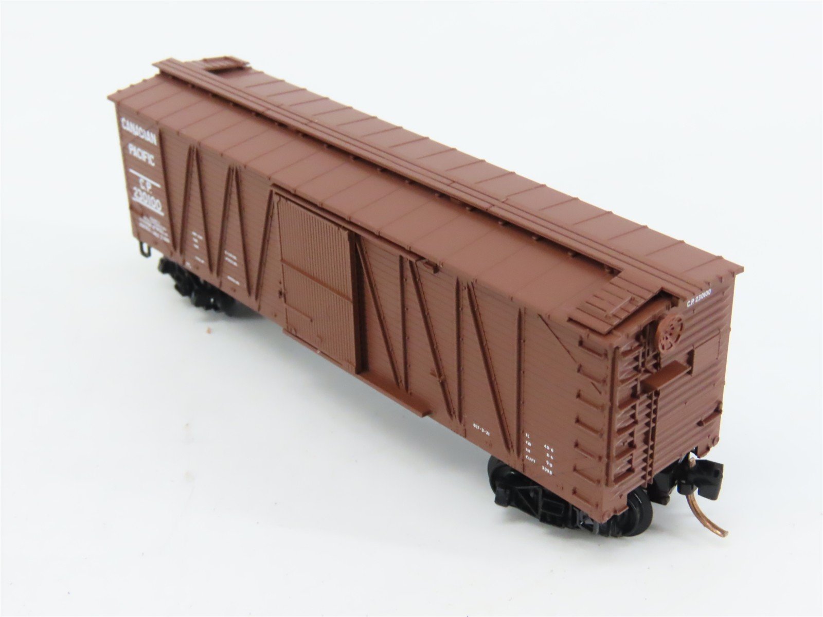N Scale Micro-Trains 28120 CP Canadian Pacific 40' Box Car 230100 RTR
