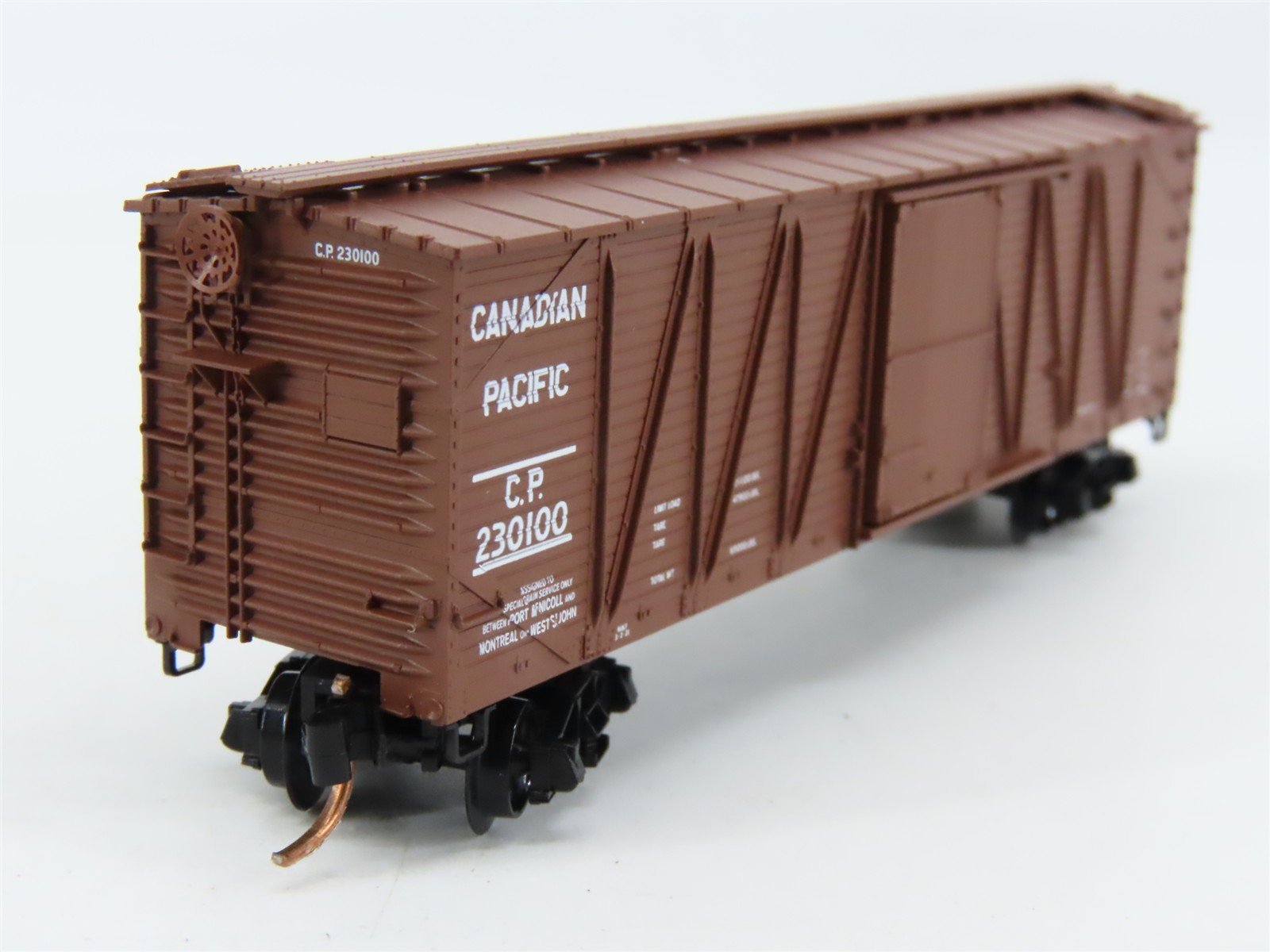 N Scale Micro-Trains 28120 CP Canadian Pacific 40' Box Car 230100 RTR