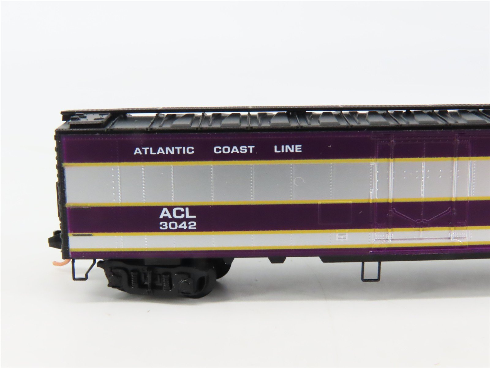 N Scale Micro-Trains 52040 ACL Atlantic Coast Line 52' Express Reefer 3042 RTR