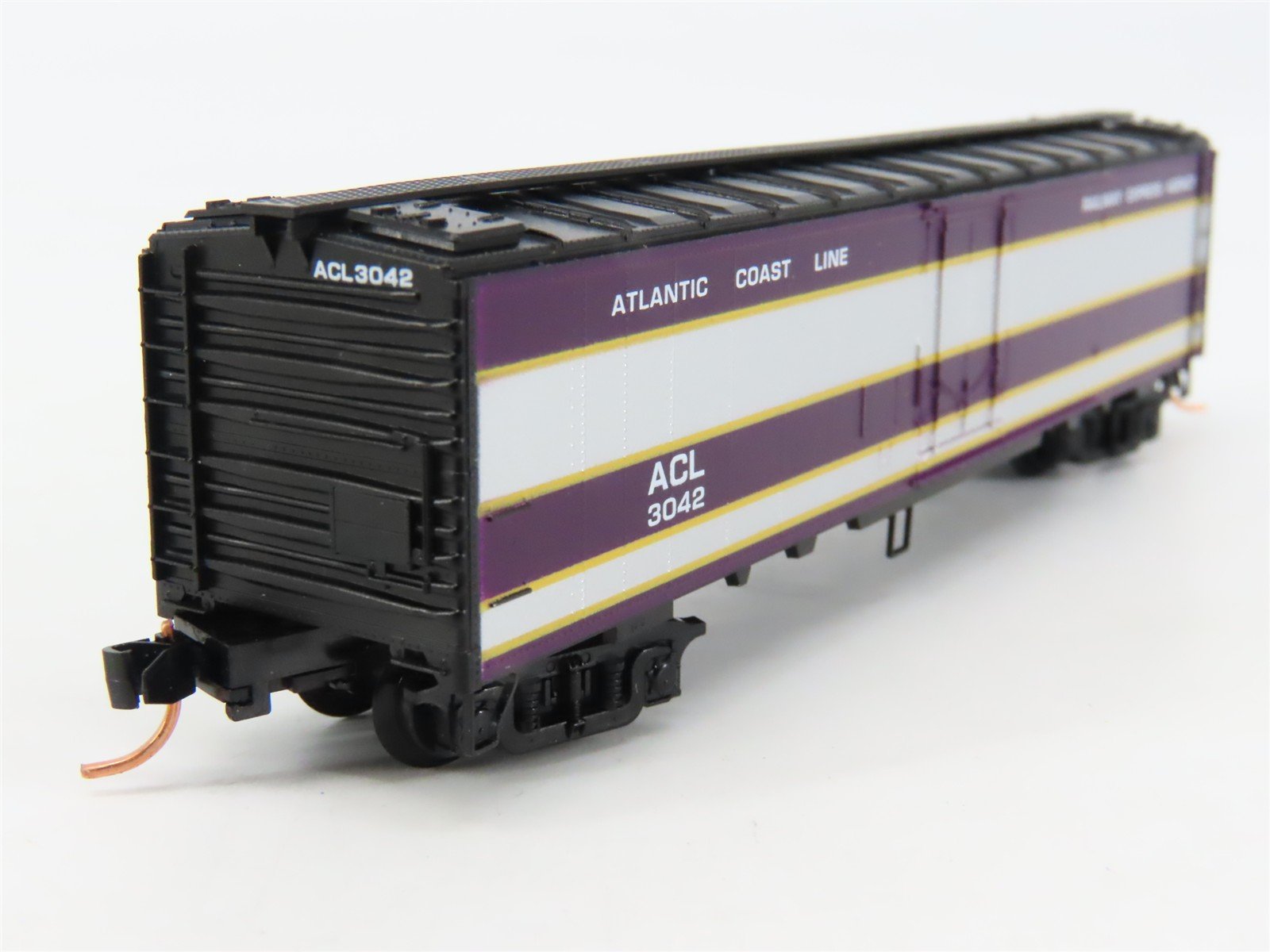 N Scale Micro-Trains 52040 ACL Atlantic Coast Line 52' Express Reefer 3042 RTR
